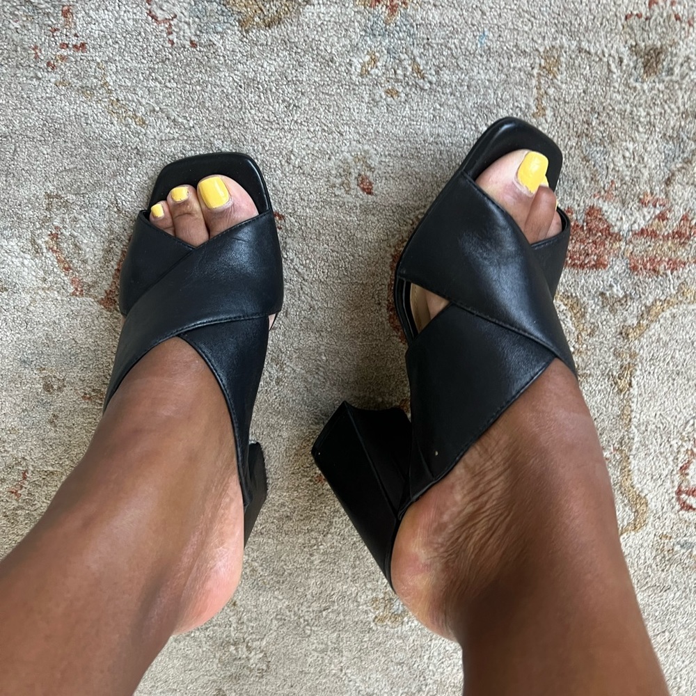 Nine West Chunky block Heel Mules Sandals. Sz 9.5 (Women’s)